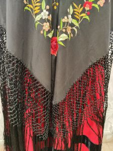 Mantón de Seda Flores Rojas